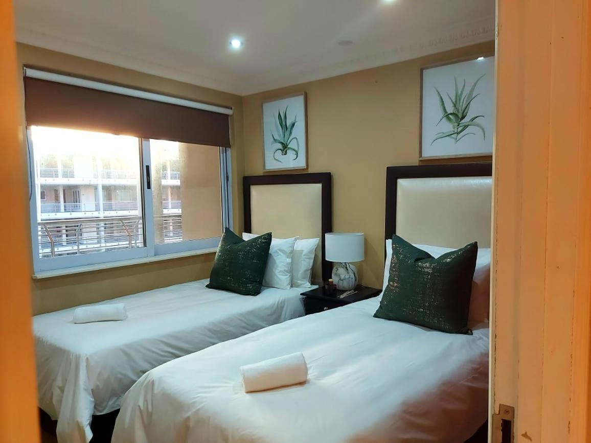 Ocean Sunrise At The Sails - Durban Point Waterfront Apartment Exterior photo