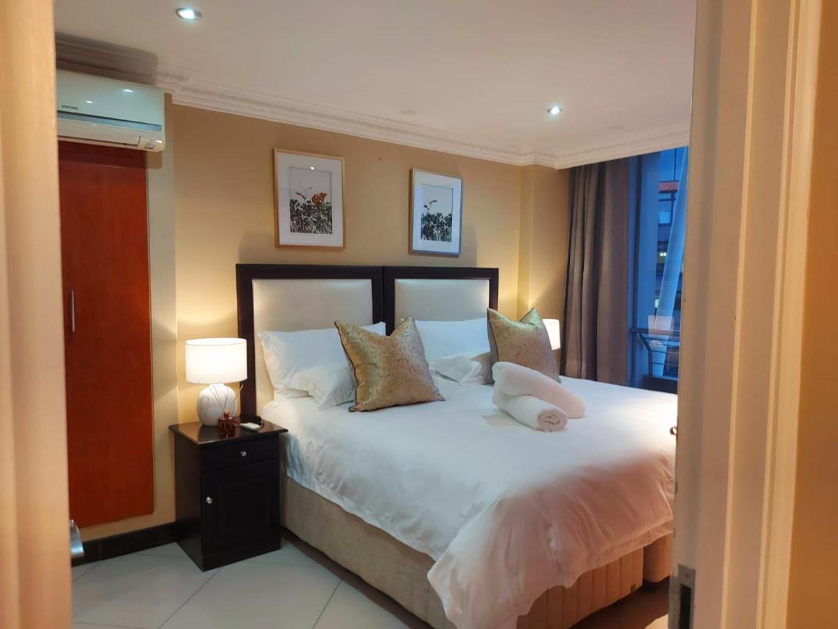 Ocean Sunrise At The Sails - Durban Point Waterfront Apartment Exterior photo